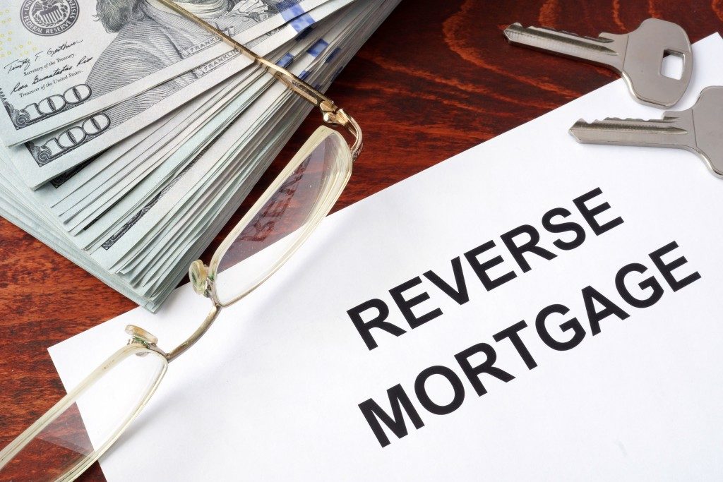 Reverse mortgage contract and cash