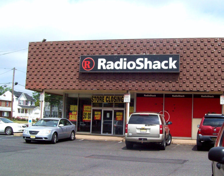 How Radio Shack Survived for Almost a Century StandingCloud